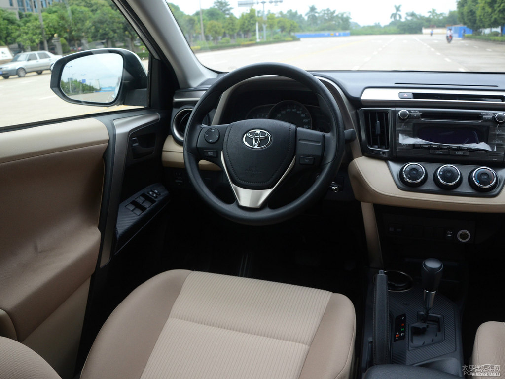 銀色RAV4榮放中控內(nèi)飾圖片