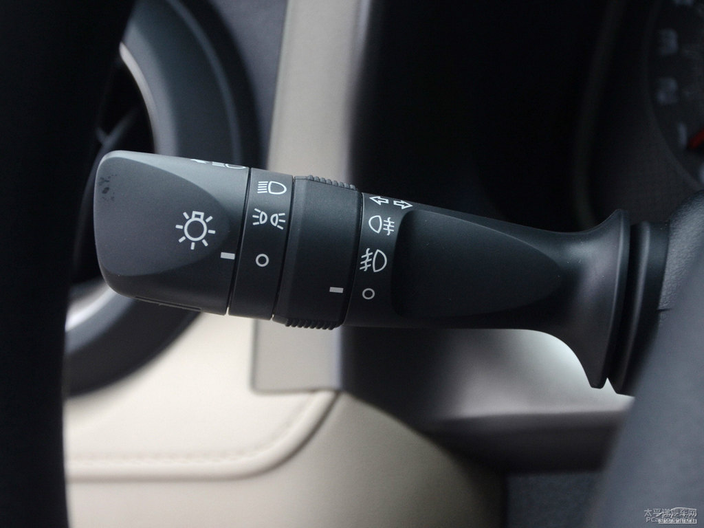 銀色RAV4榮放中控內(nèi)飾圖片