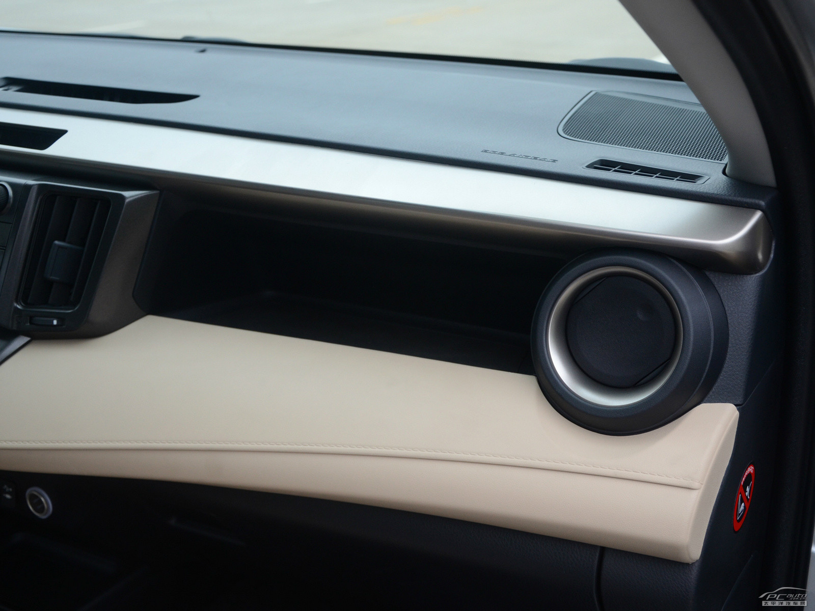 RAV4榮放空間高清大圖