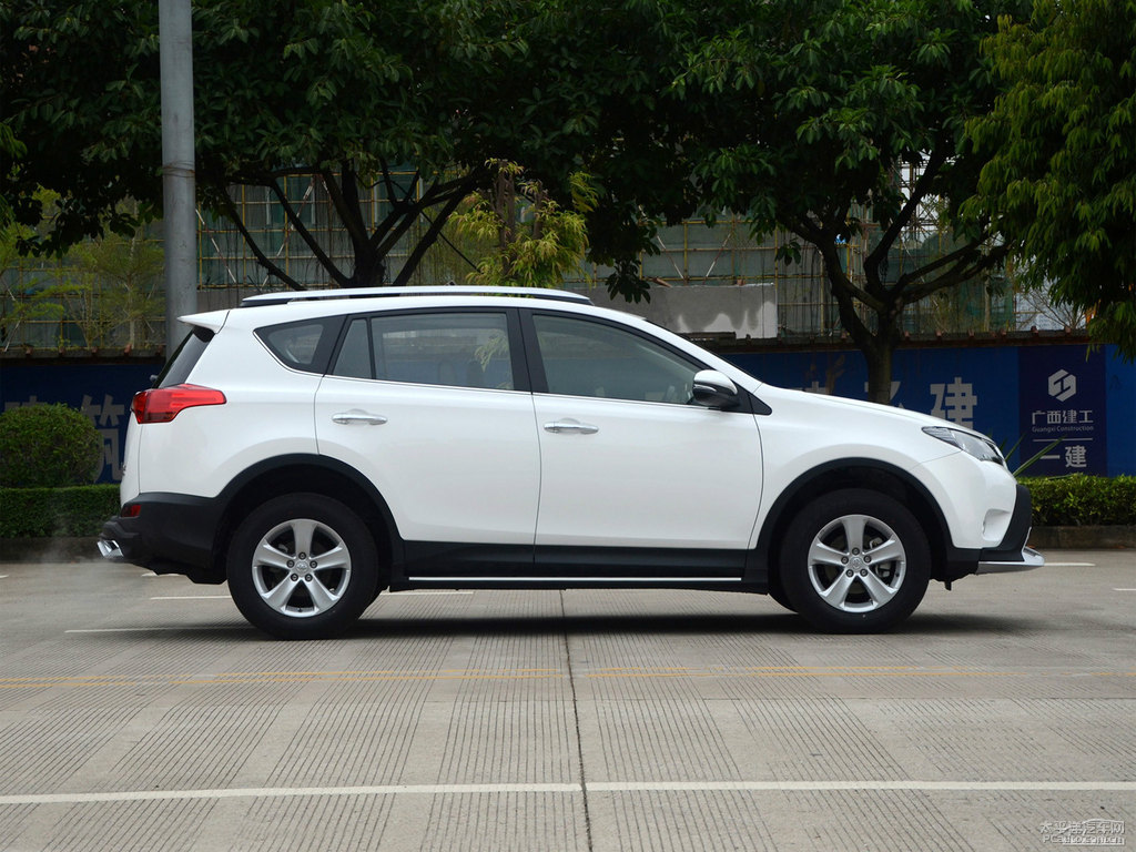 超級白RAV4榮放整車外觀外觀圖片