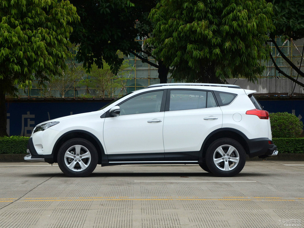 超級白RAV4榮放整車外觀外觀圖片