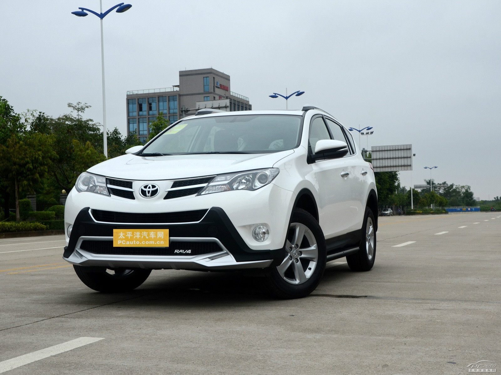 RAV4榮放外觀高清大圖