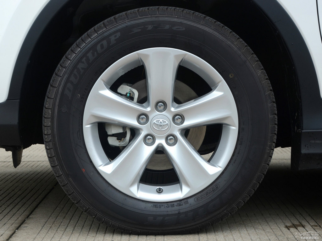 超級白RAV4榮放車身外觀圖片