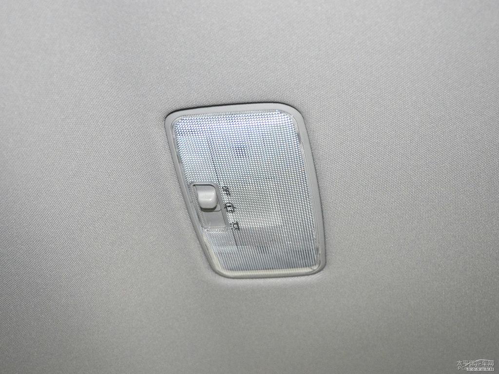 超級白RAV4榮放車廂內(nèi)飾圖片