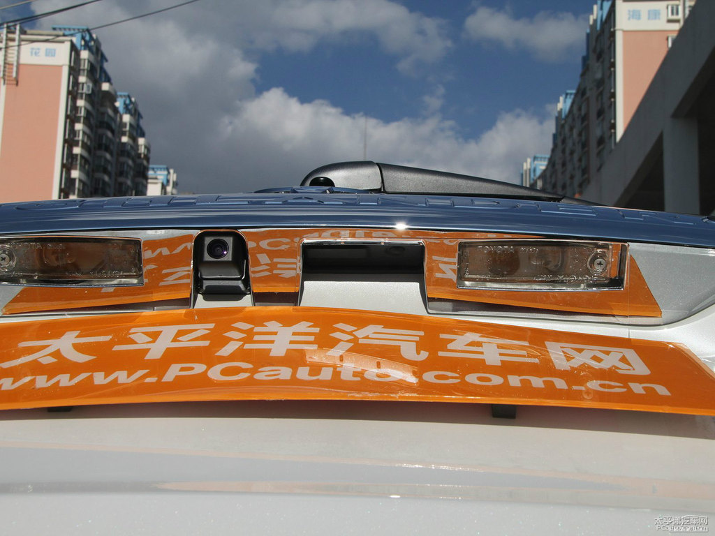 珍珠白漢蘭達(dá)車尾外觀圖片