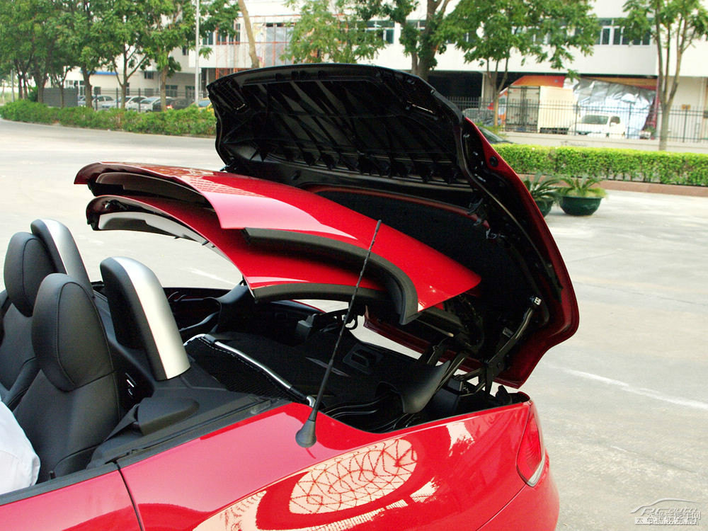 墨爾本紅寶馬Z4車身外觀圖片