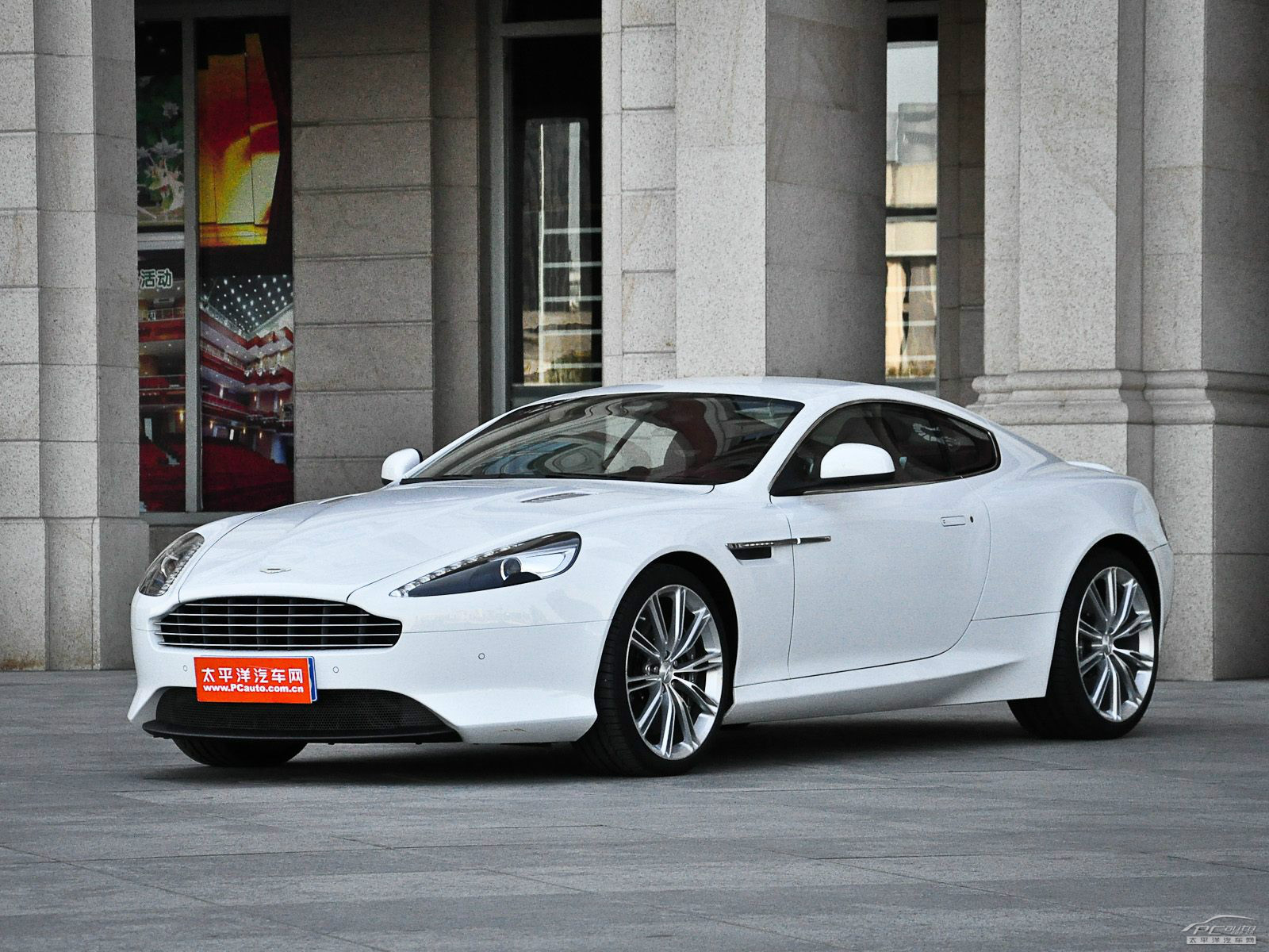DB9外觀高清大圖
