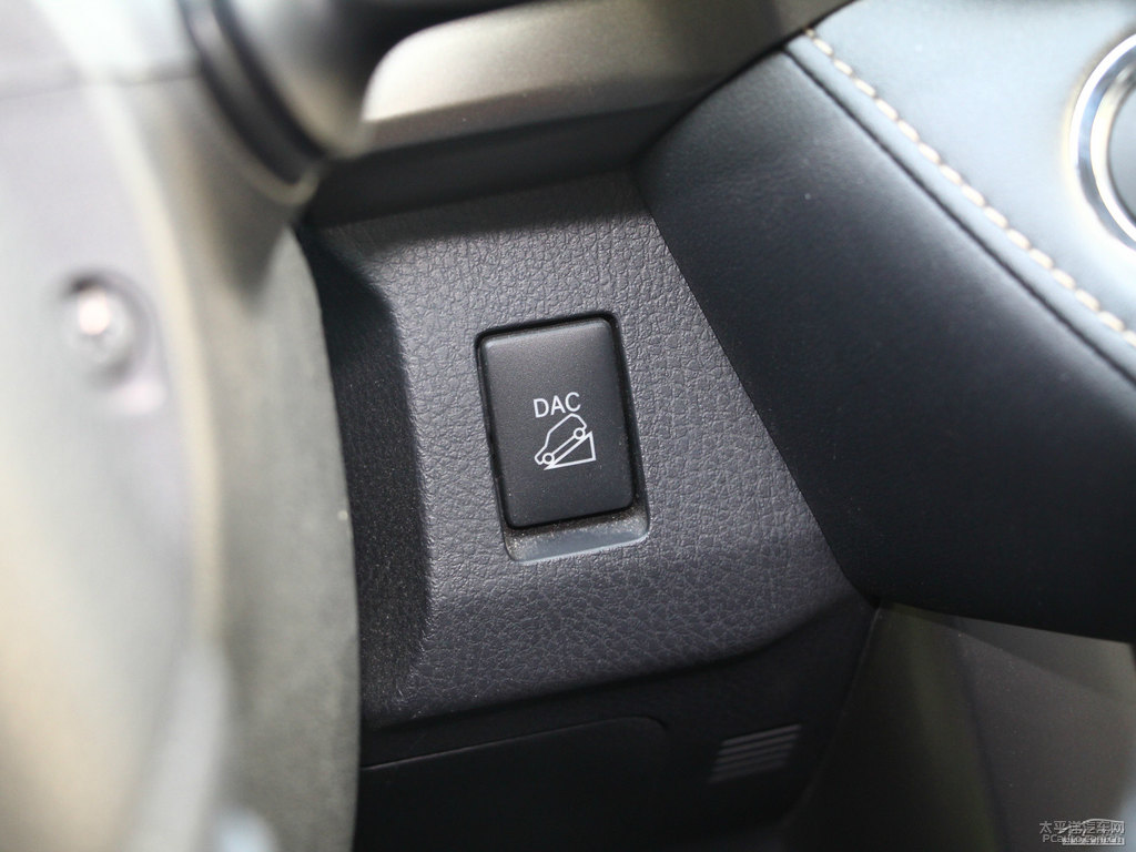 橙色RAV4榮放中控內(nèi)飾圖片