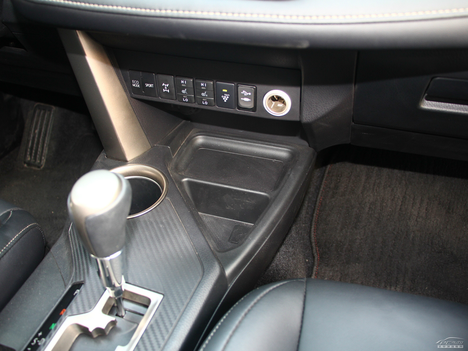 RAV4榮放空間高清大圖