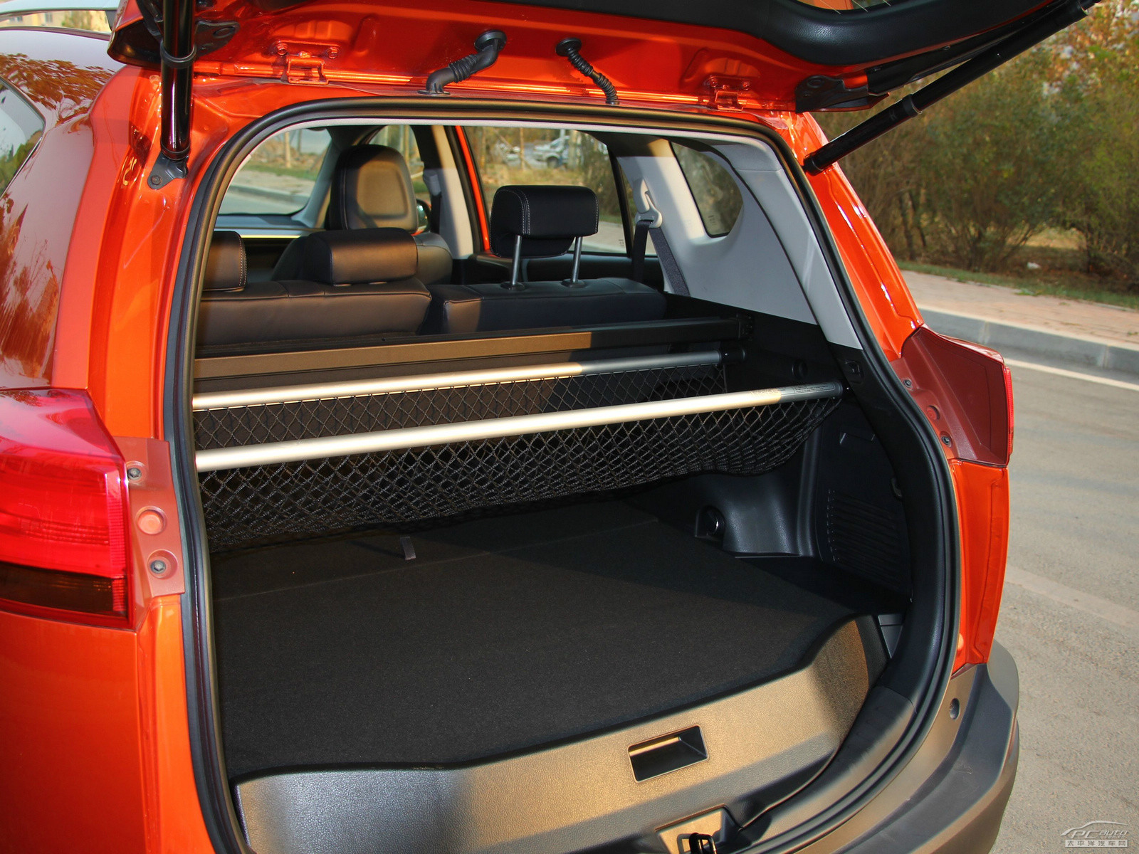 RAV4榮放空間高清大圖