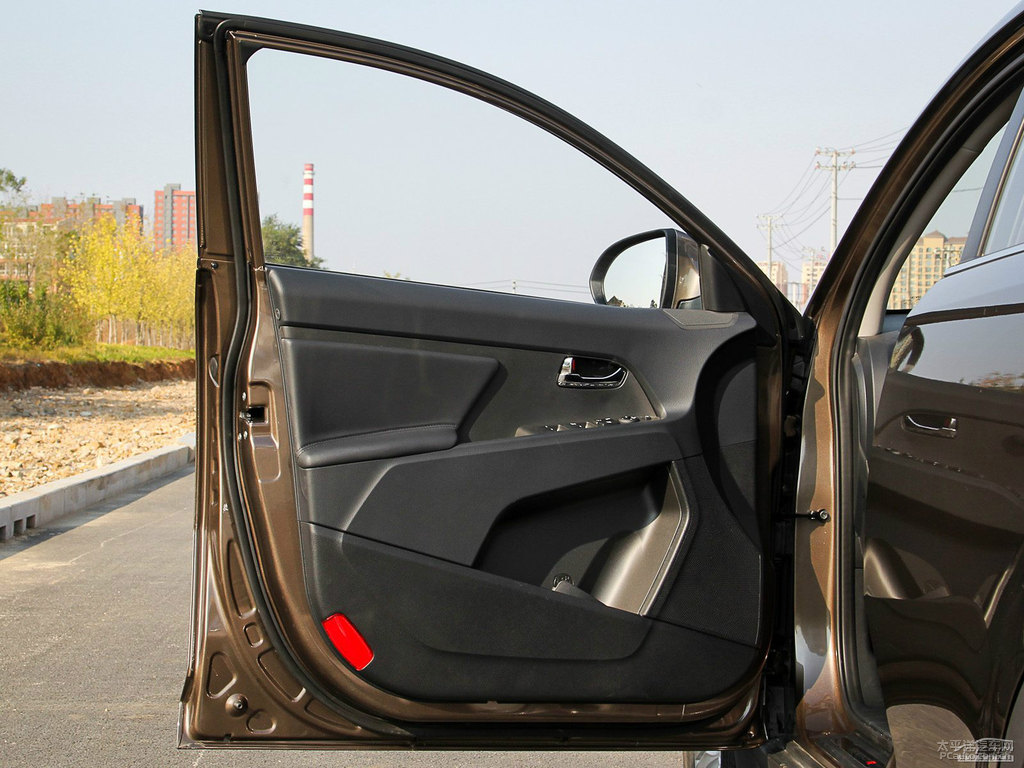 沙灘金智跑車廂內(nèi)飾圖片