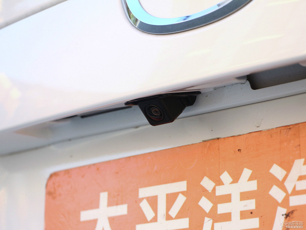 珠光白馬自達(dá)CX-5車尾外觀圖片