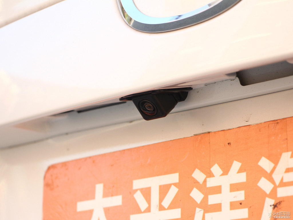 珠光白馬自達CX-5車尾外觀圖片