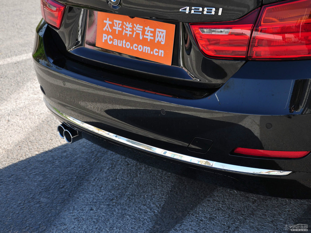 黑色寶馬4系車尾外觀圖片