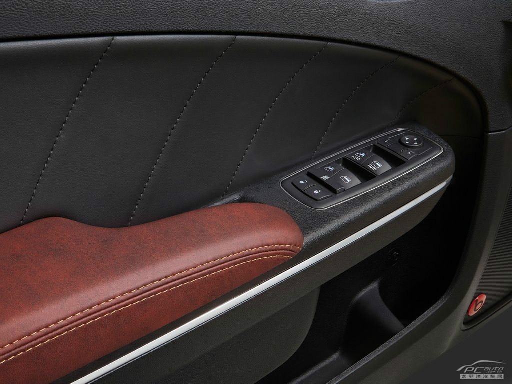 道奇Charger空間高清大圖