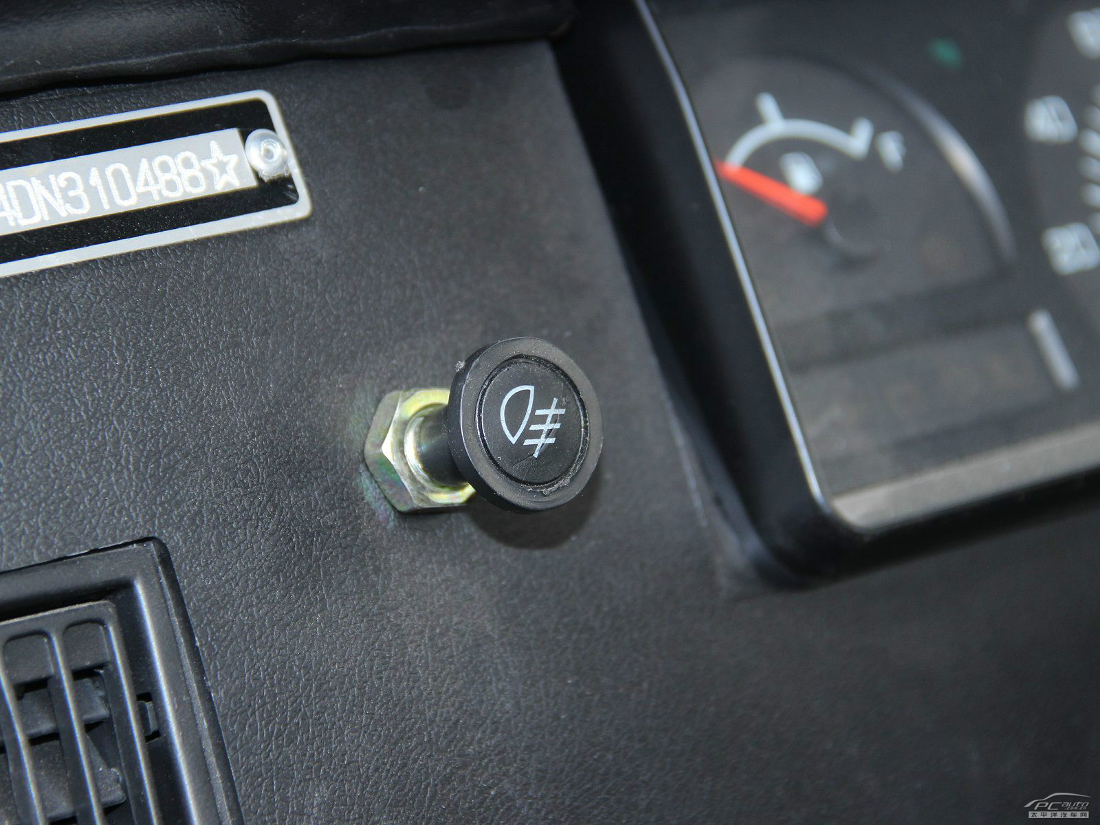 戰(zhàn)旗皮卡內(nèi)飾高清大圖