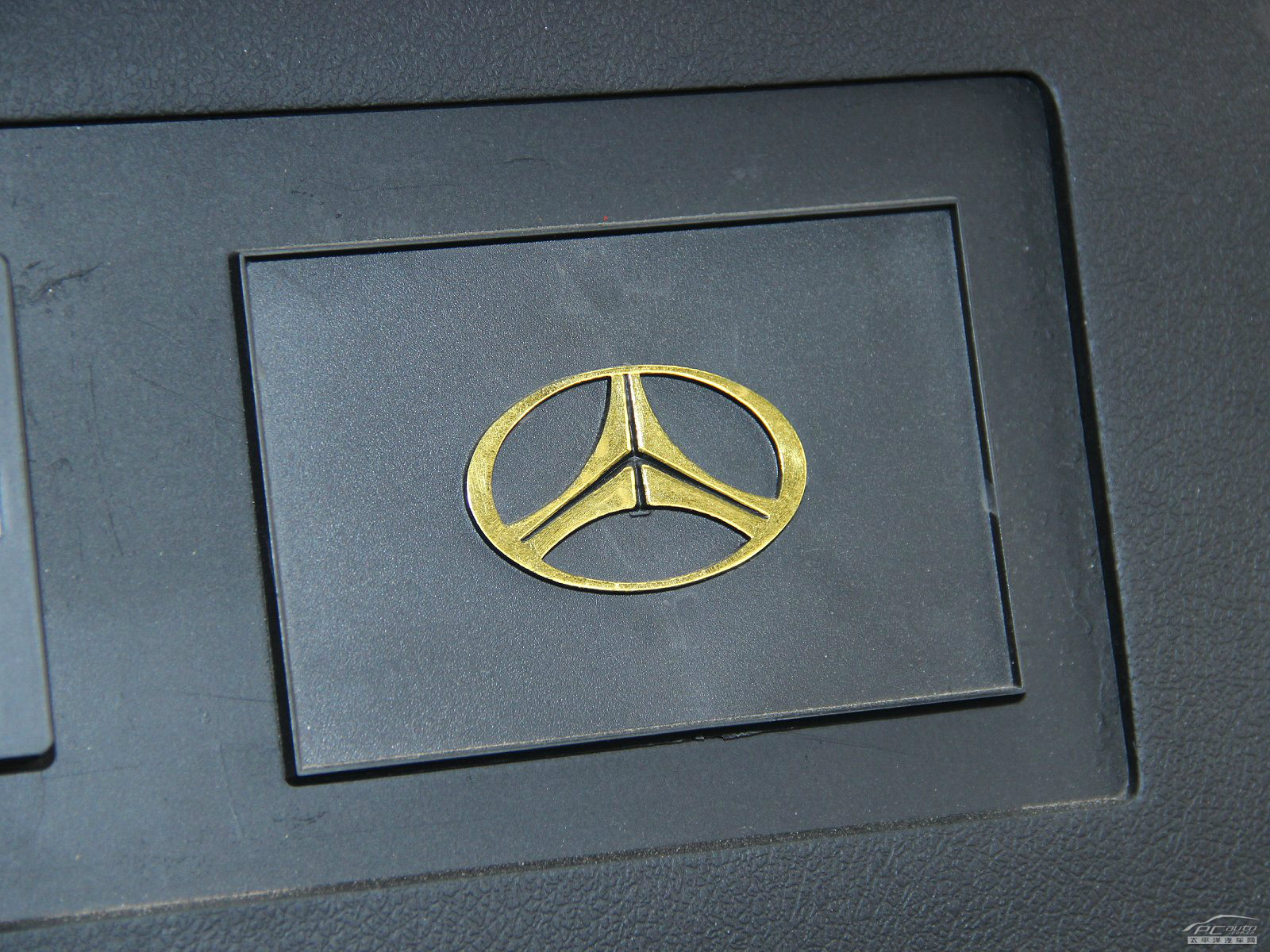 戰(zhàn)旗皮卡內(nèi)飾高清大圖