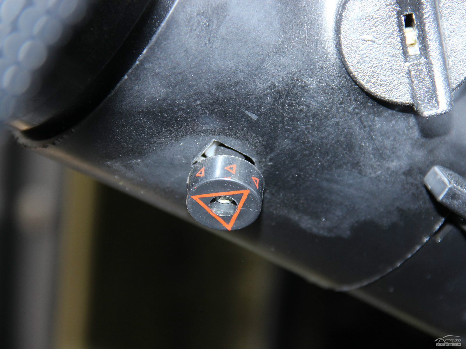 戰(zhàn)旗皮卡內(nèi)飾高清大圖