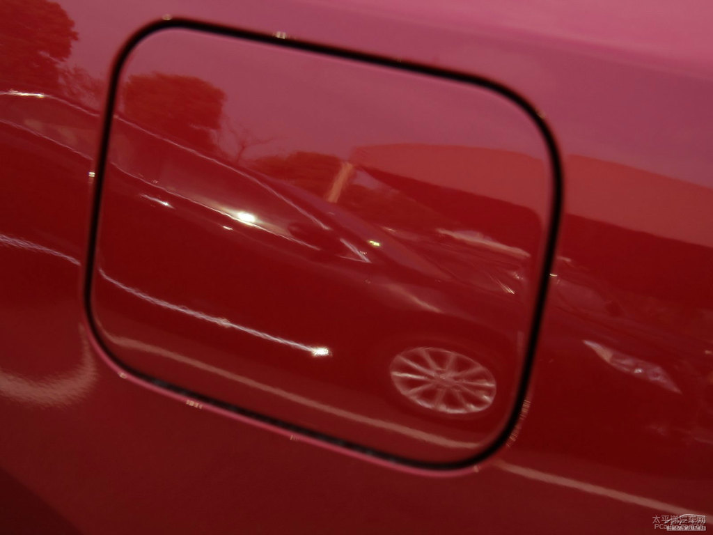 珊瑚紅凱美瑞車(chē)身外觀(guān)圖片