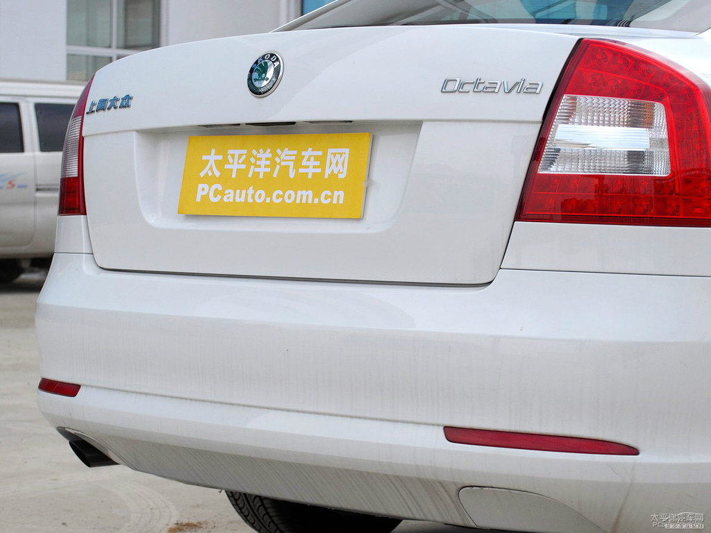 極地白明銳車尾外觀圖片