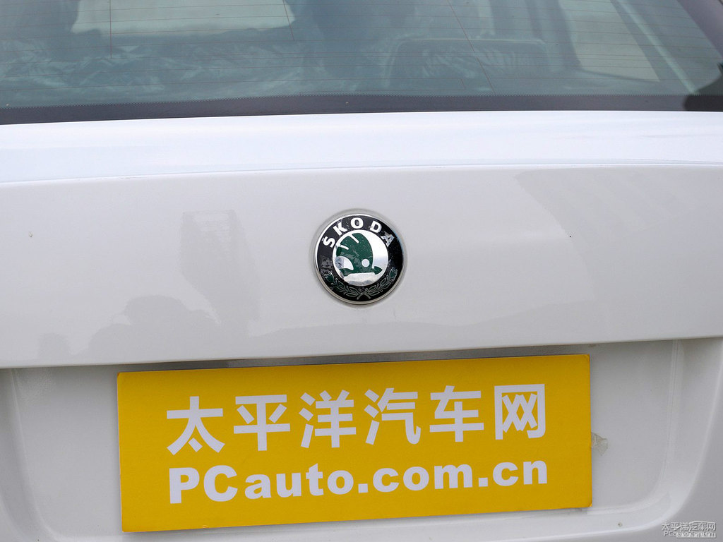 極地白明銳車尾外觀圖片