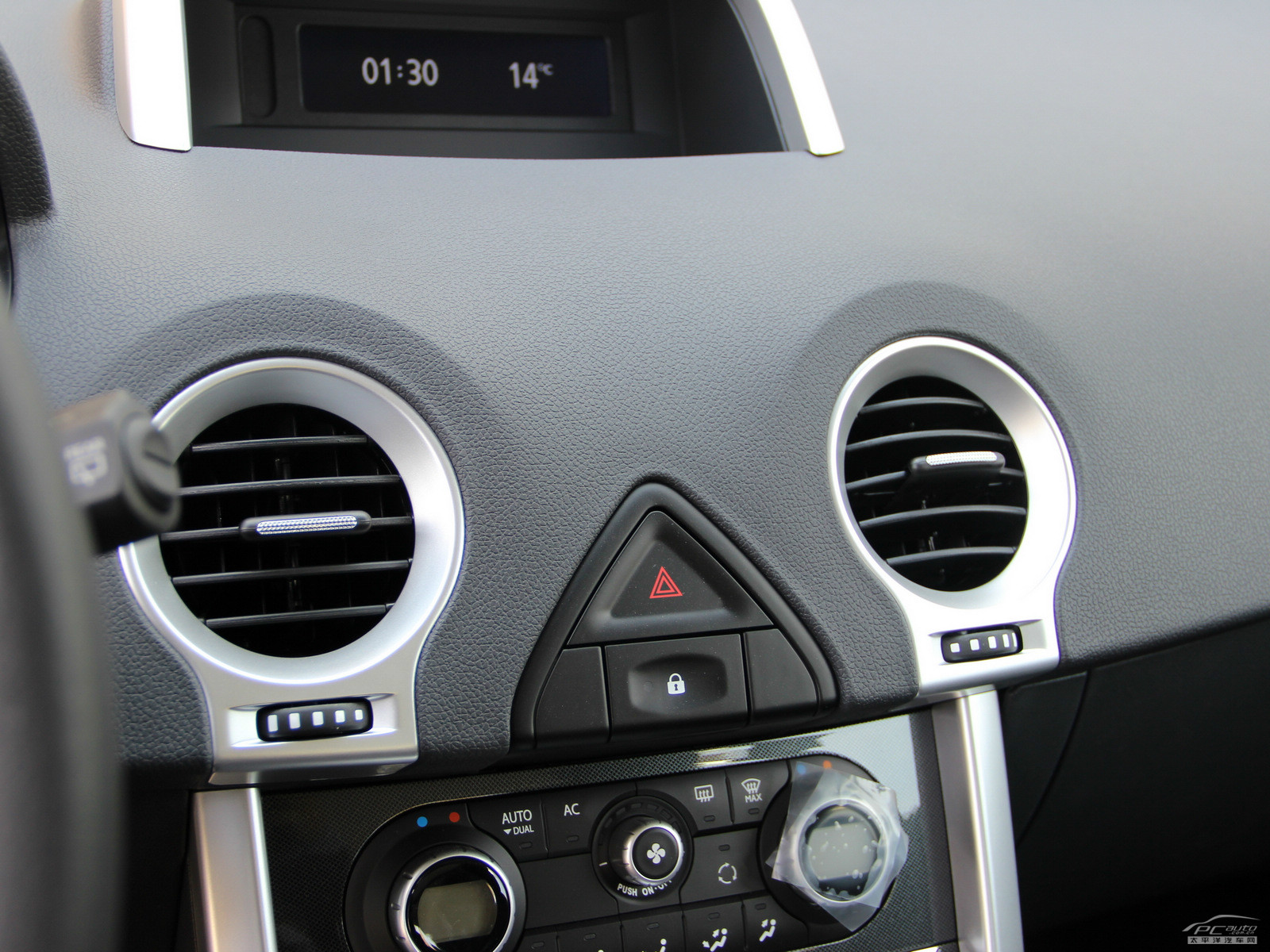 科雷傲(進(jìn)口)內(nèi)飾高清大圖