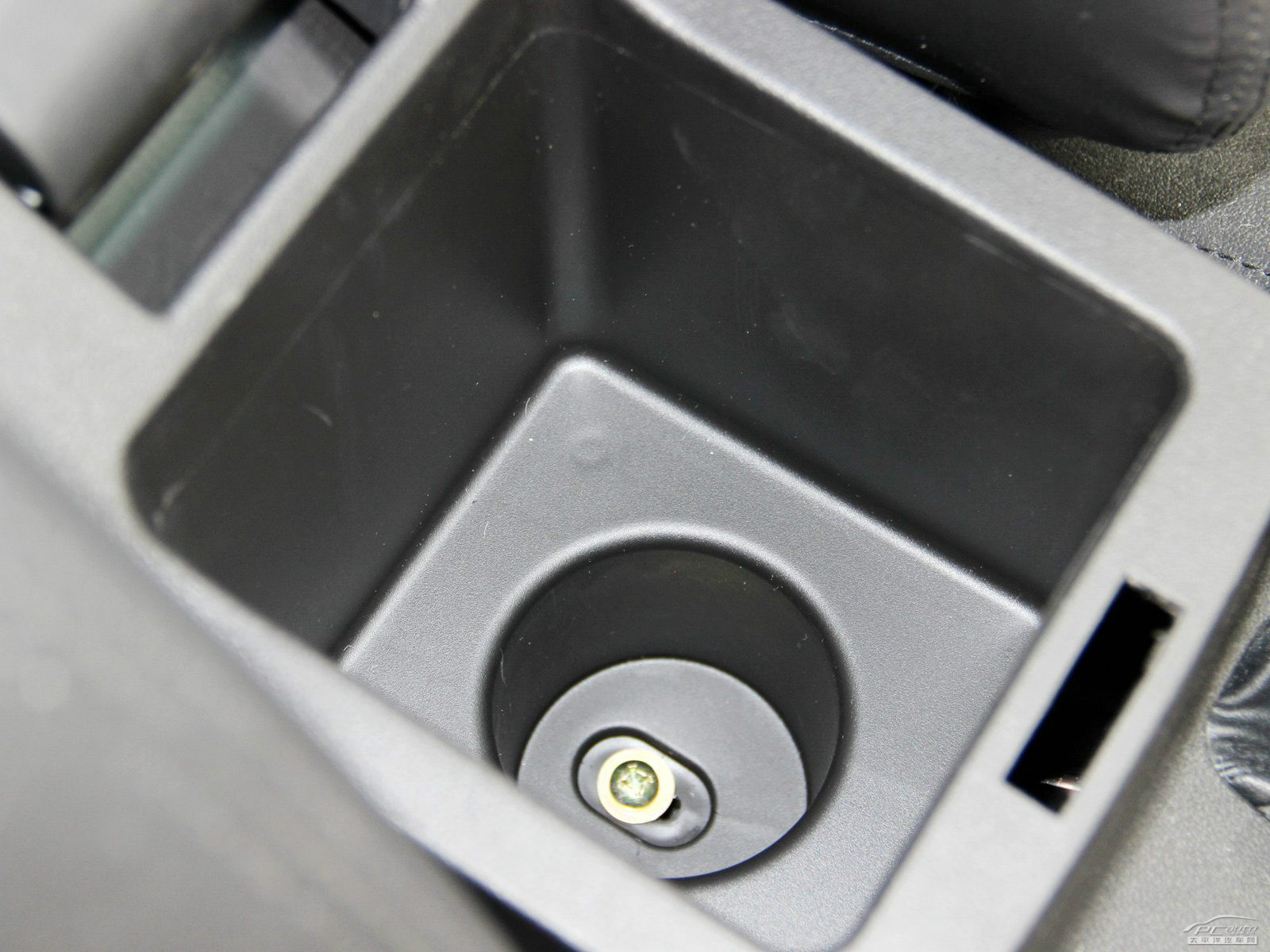 野馬F12空間高清大圖