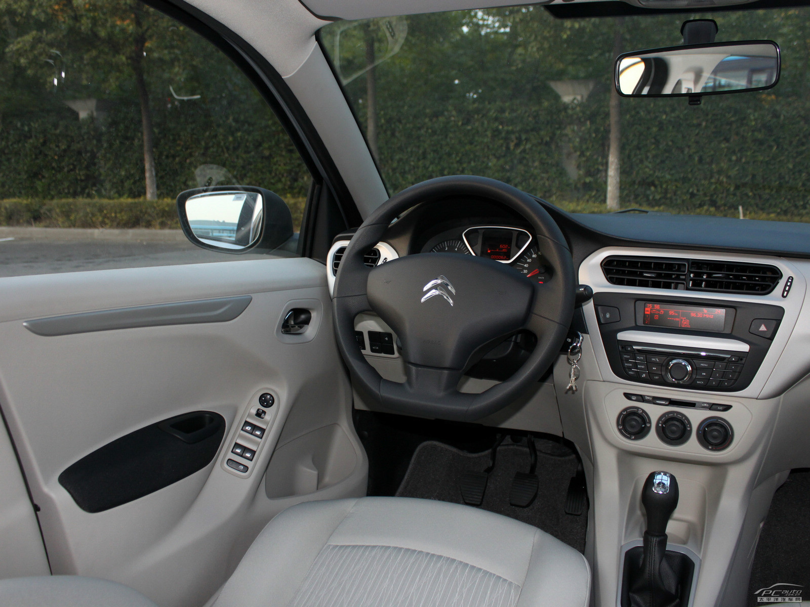 全新愛麗舍內(nèi)飾高清大圖