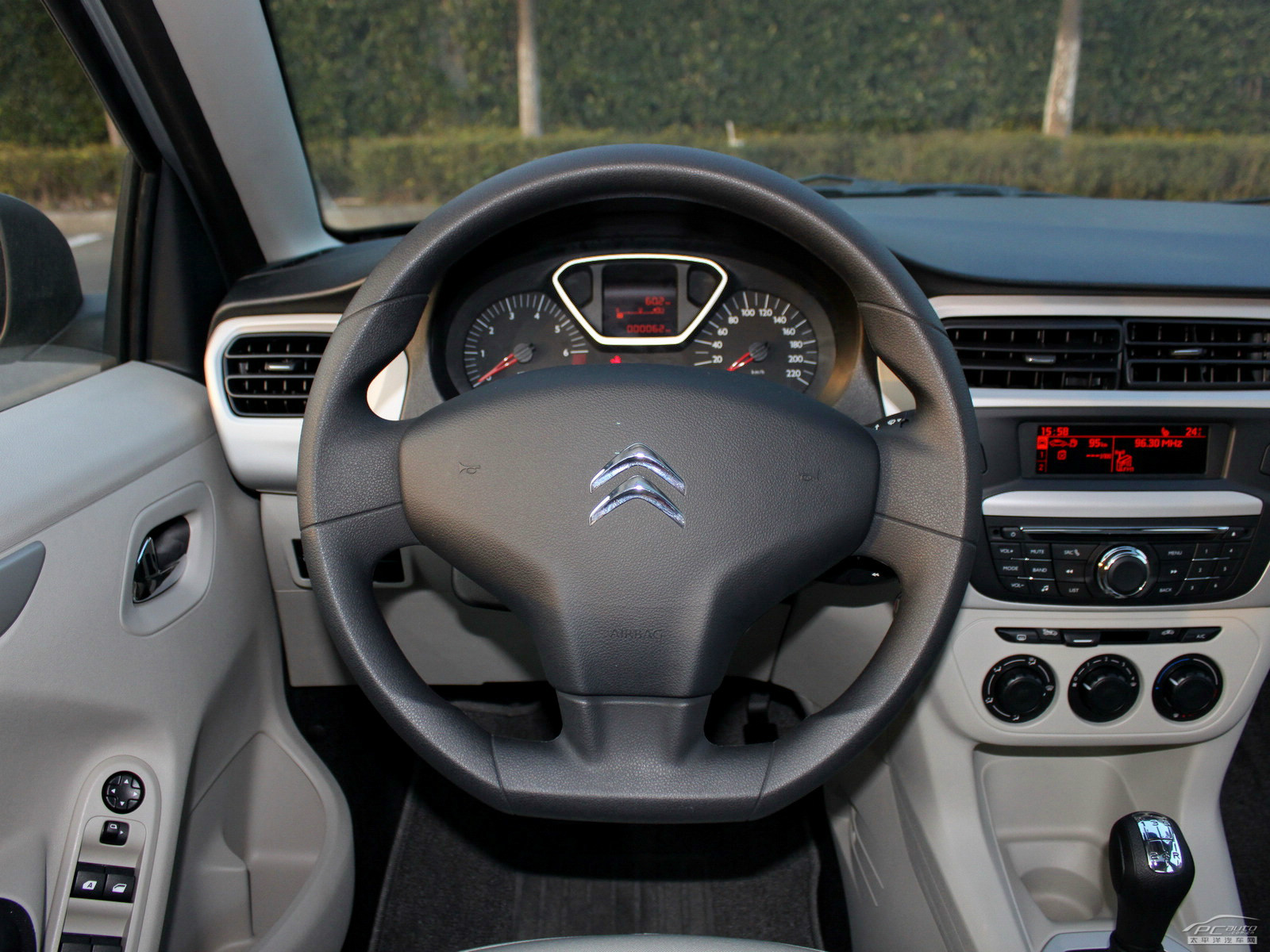 全新愛麗舍內(nèi)飾高清大圖