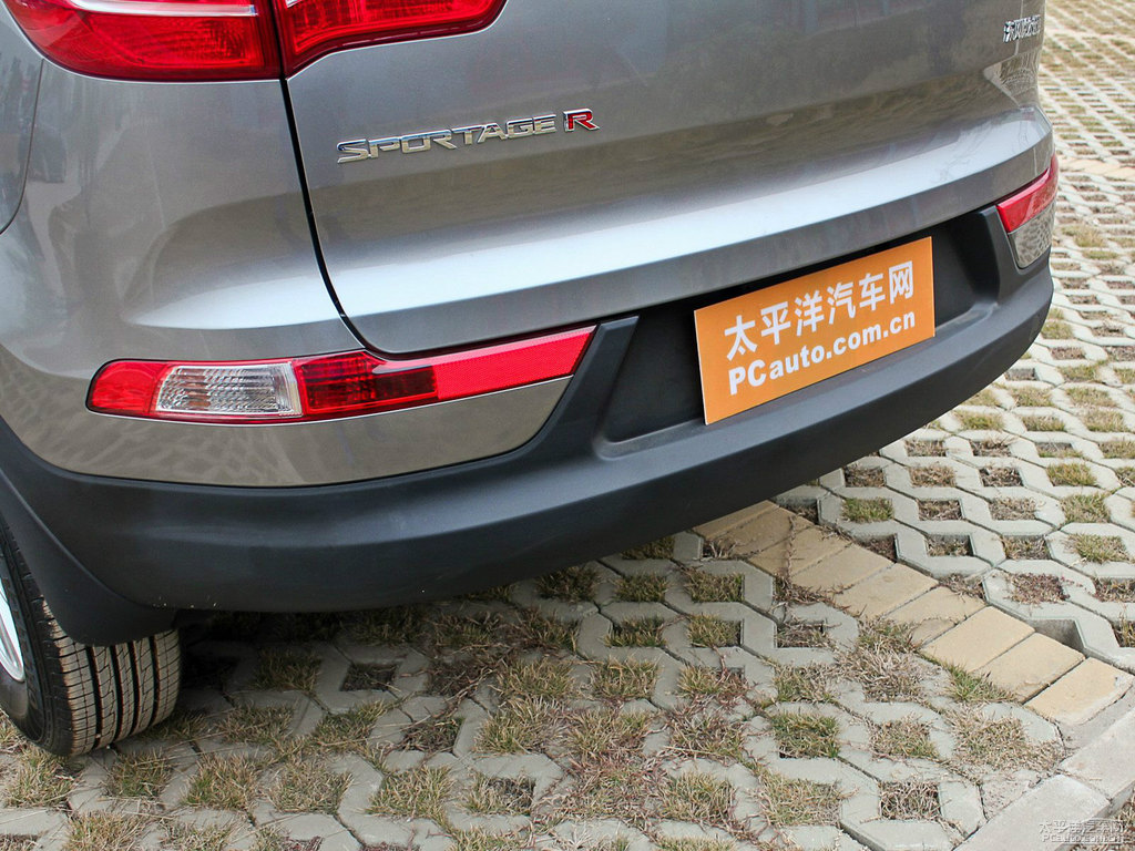 鈦銀智跑車尾外觀圖片