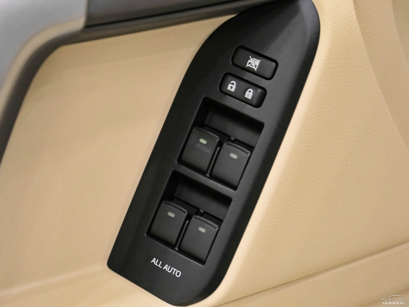 普拉多(進(jìn)口)內(nèi)飾高清大圖