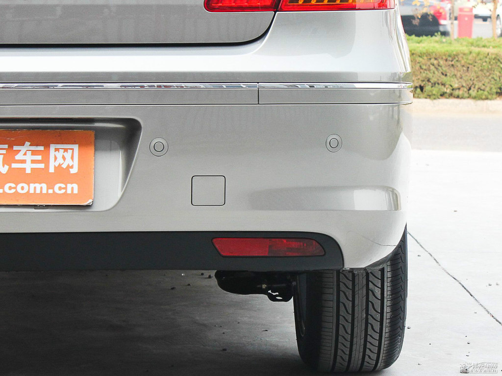 皓月灰標(biāo)致408車尾外觀圖片