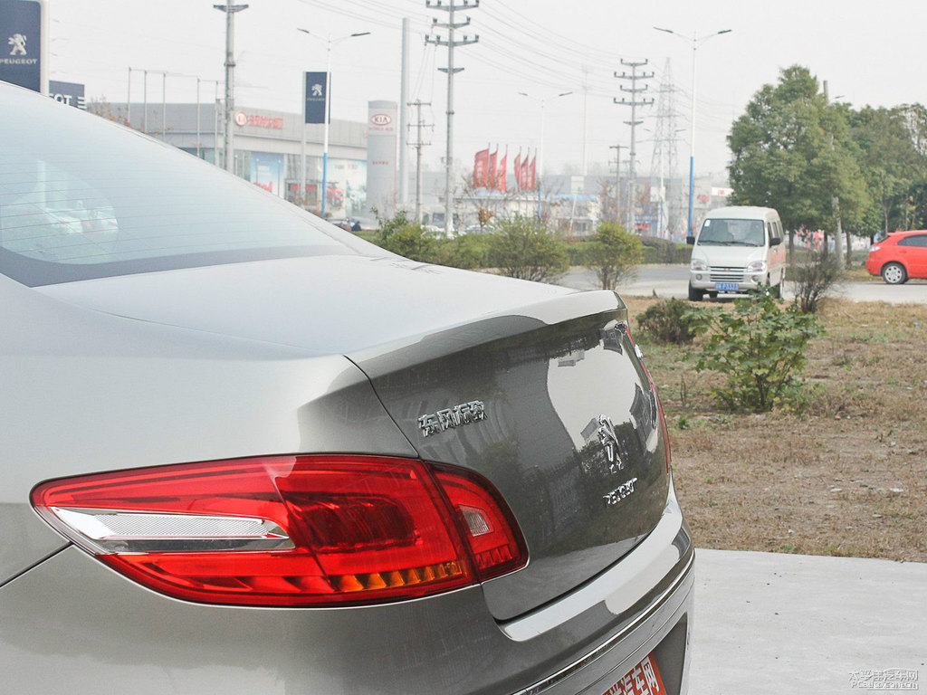 皓月灰標(biāo)致408車尾外觀圖片