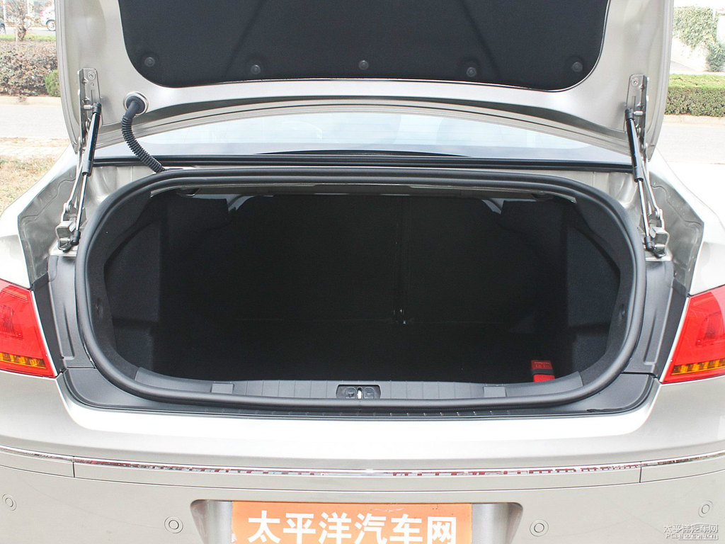 皓月灰標致408后備廂空間圖片