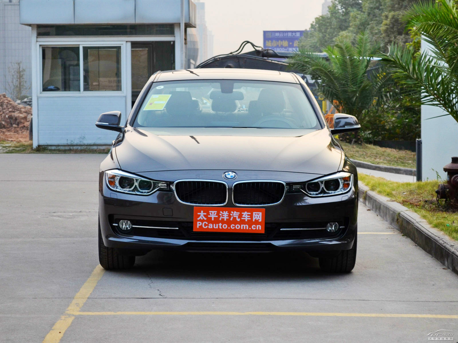 寶馬3系外觀高清大圖