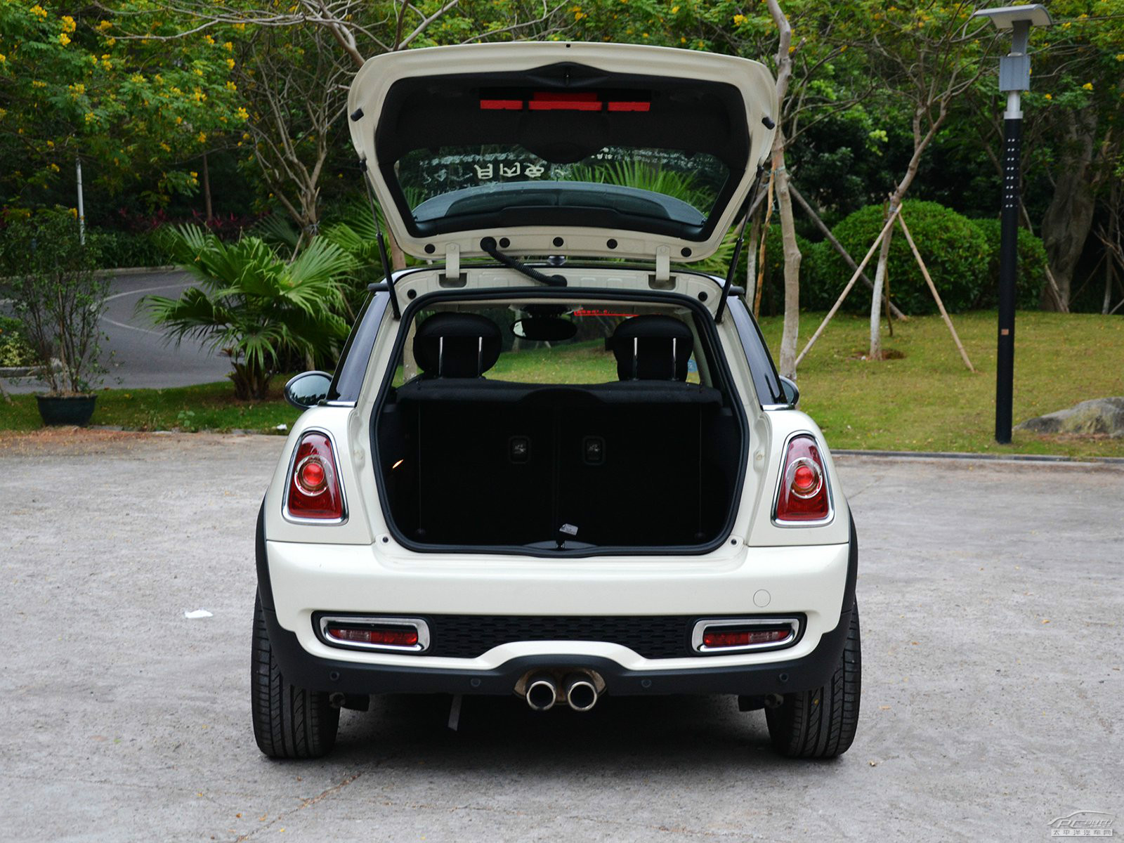 MINI CLUBMAN空間高清大圖