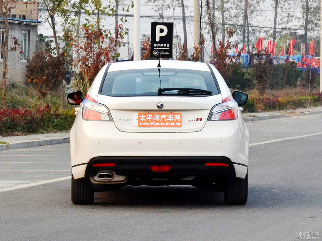 圣峰白MG6整車外觀外觀圖片