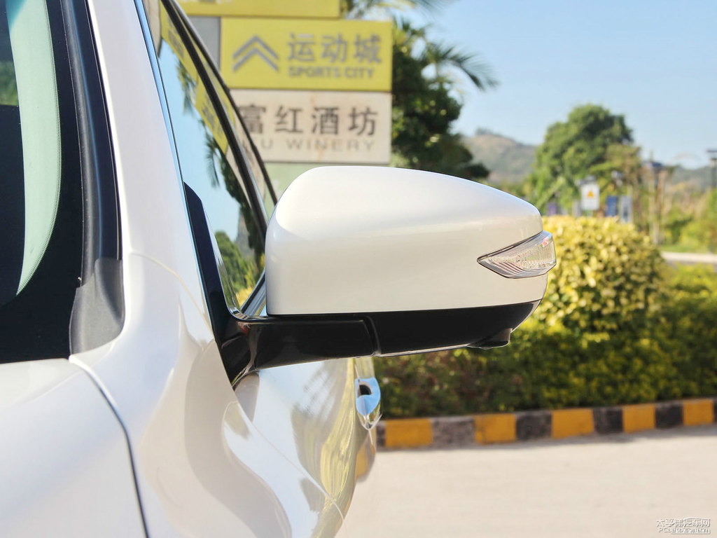 珠光白天籟車身外觀圖片