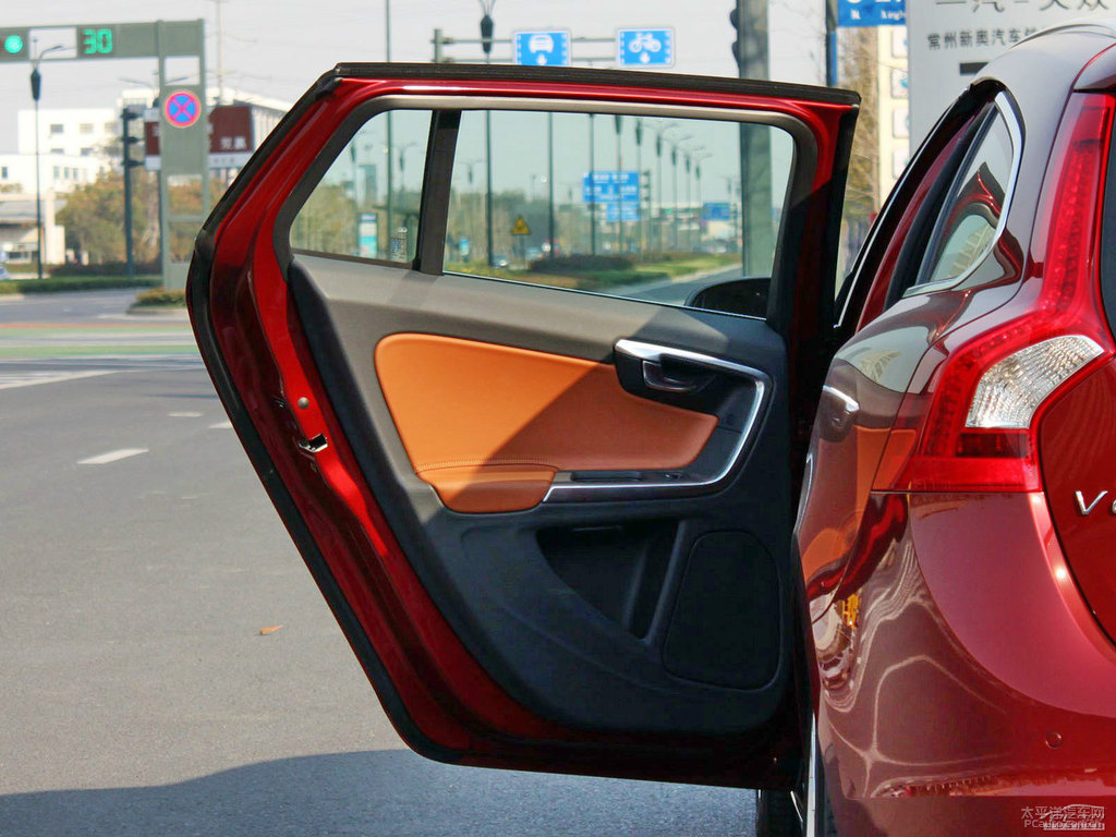 沃爾沃V60車廂內飾圖片