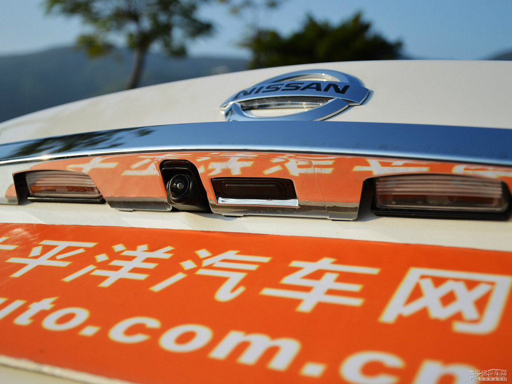 珠光白天籟車尾外觀圖片