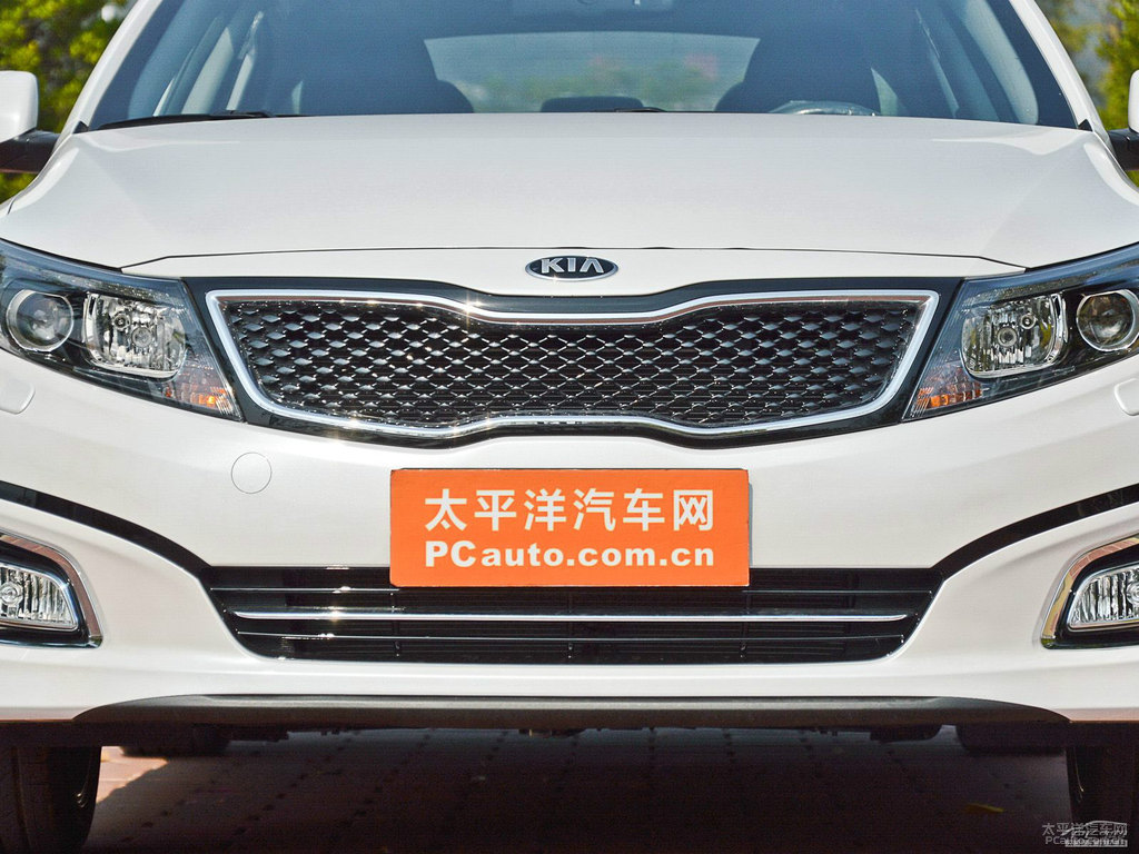 珍珠白起亞K5凱酷車頭外觀圖片