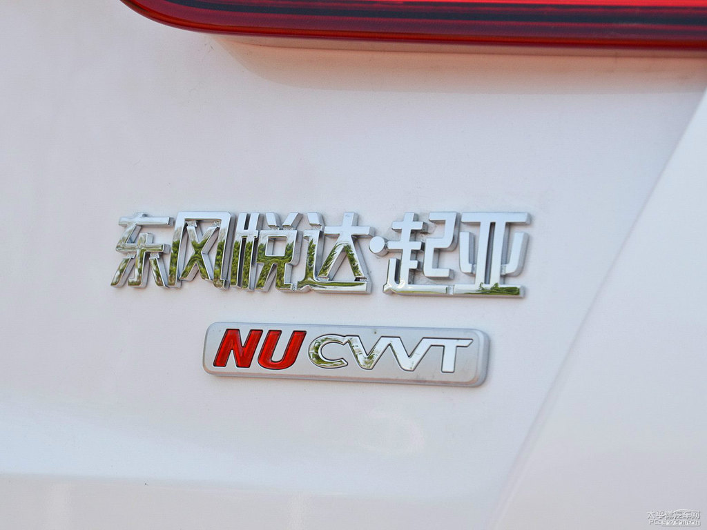 珍珠白起亞K5凱酷車尾外觀圖片