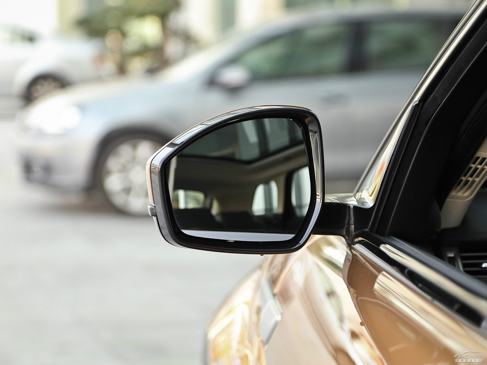 攬勝極光(進(jìn)口)外觀高清大圖