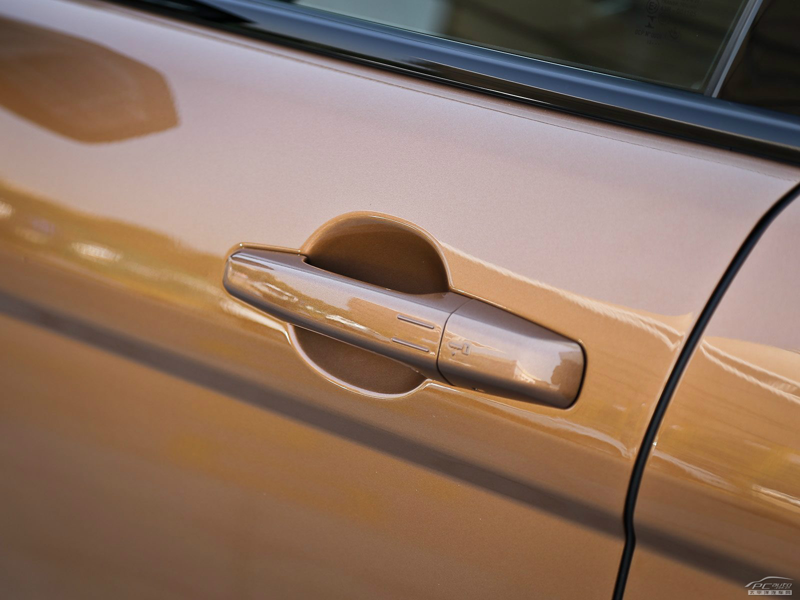 攬勝極光(進(jìn)口)外觀高清大圖