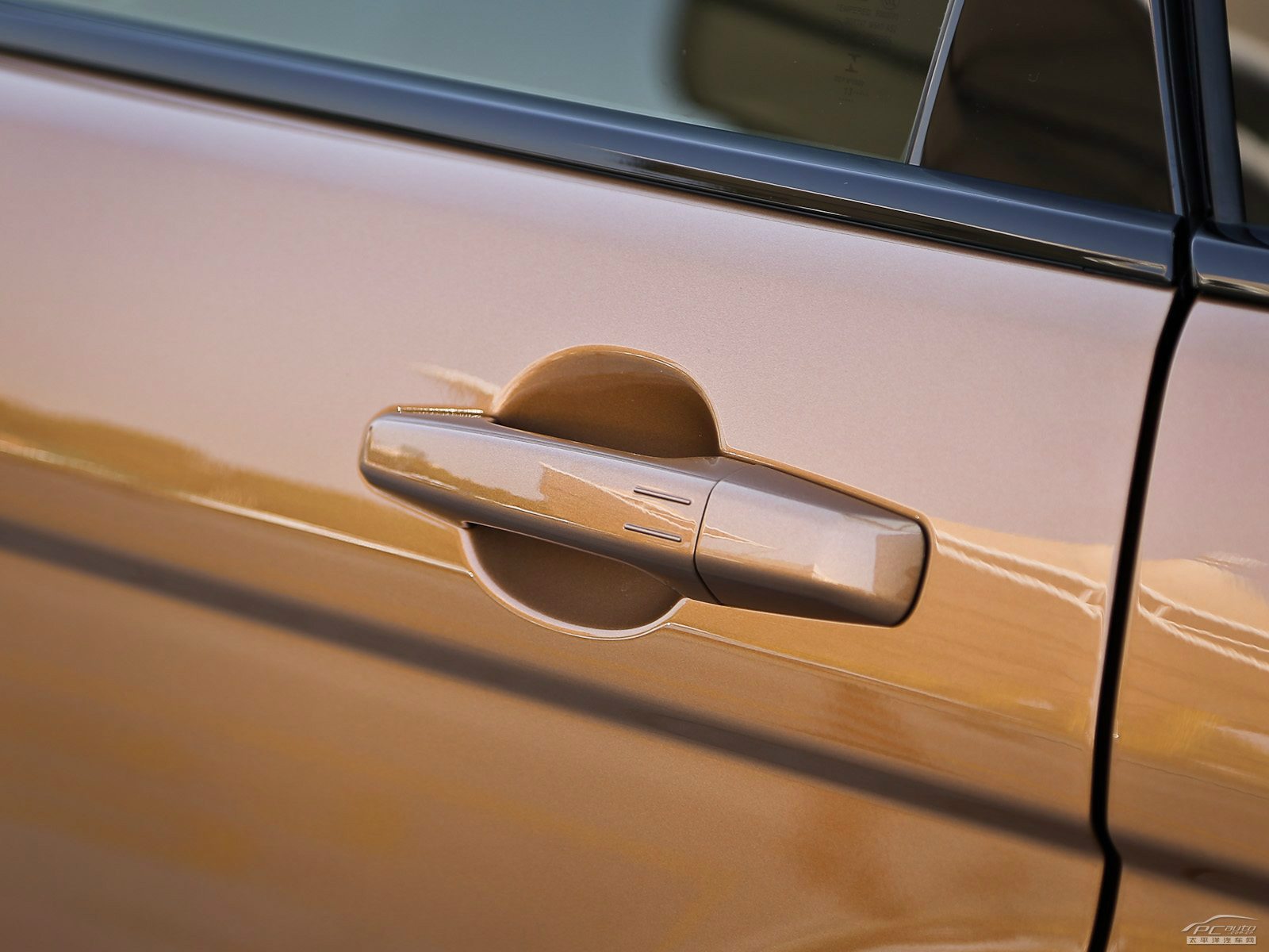 攬勝極光(進口)外觀高清大圖