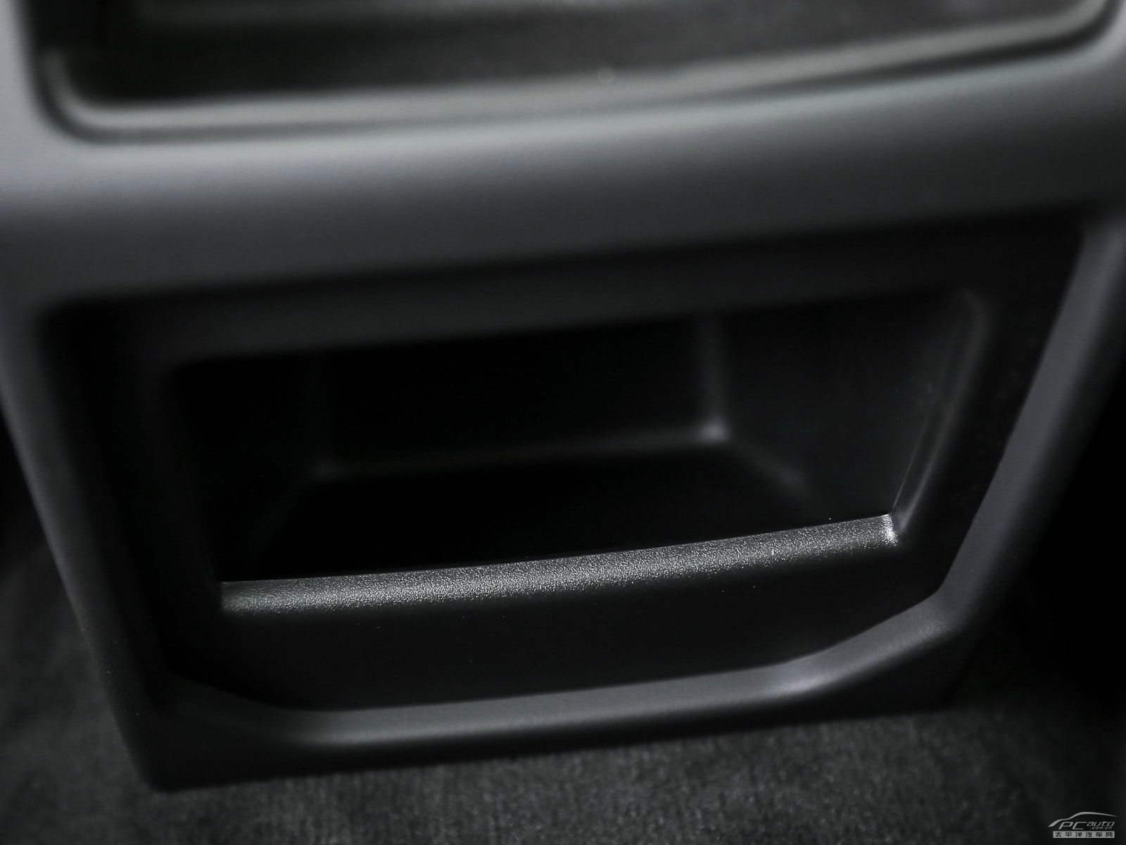 攬勝極光(進(jìn)口)空間高清大圖