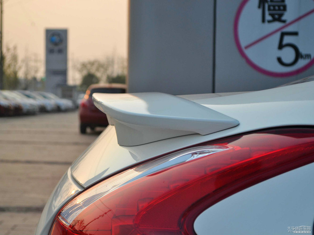 ɫծa(chn)370Z܇(ch)β^DƬ