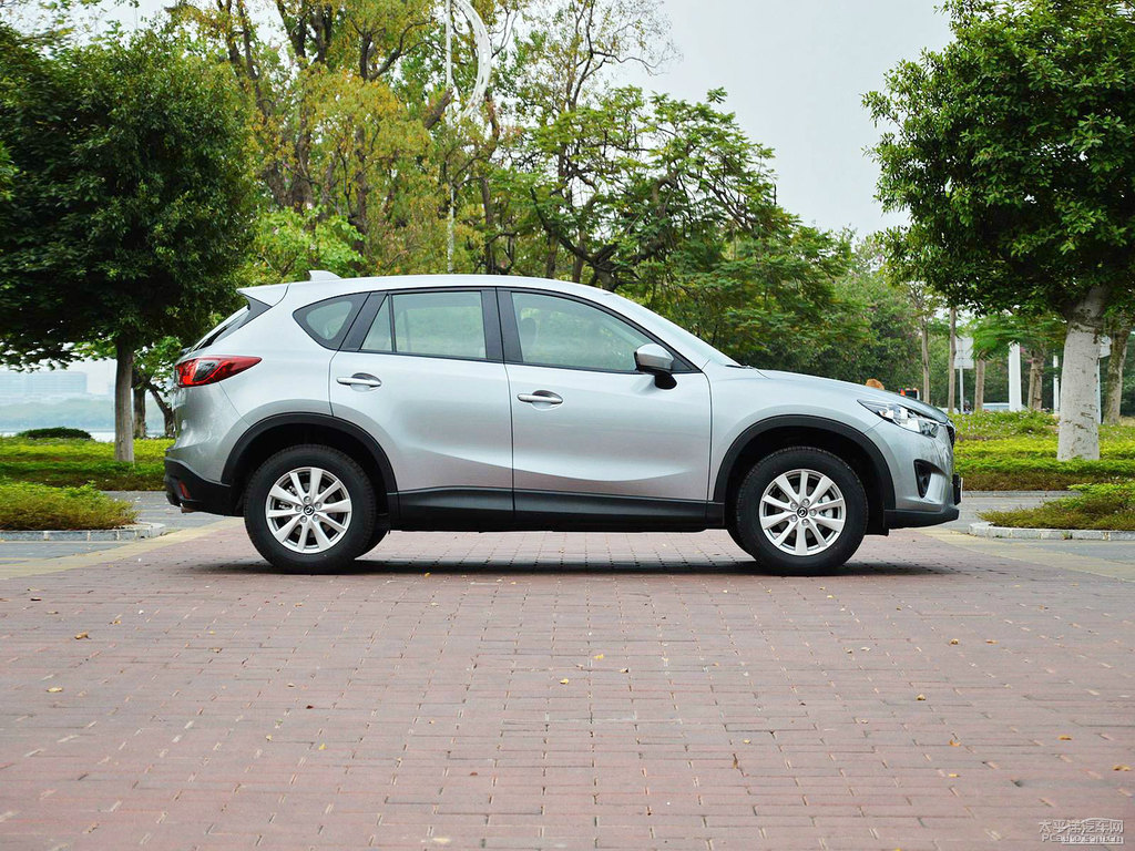 炫亮銀馬自達(dá)CX-5整車外觀外觀圖片