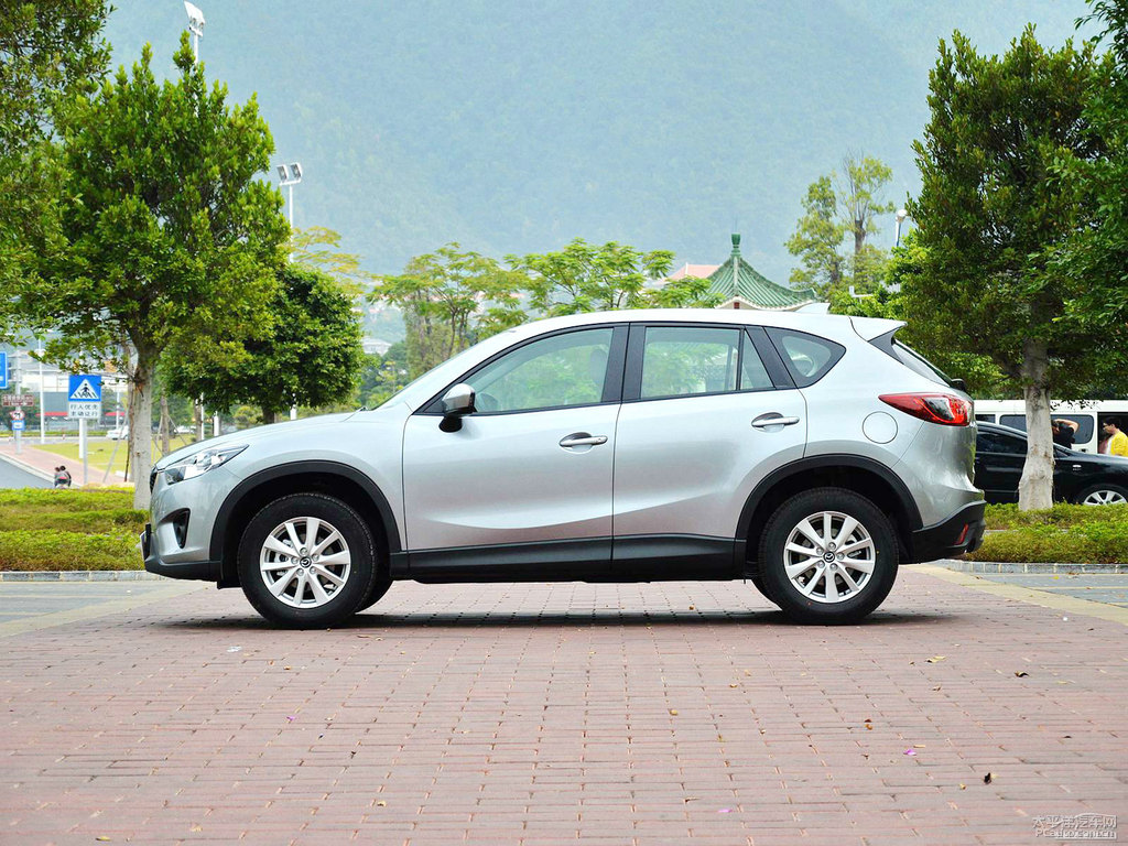 炫亮銀馬自達(dá)CX-5整車外觀外觀圖片