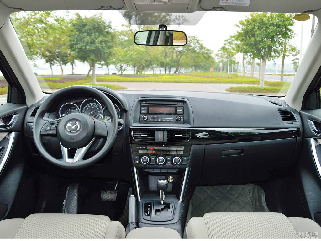 炫亮銀馬自達(dá)CX-5中控內(nèi)飾圖片